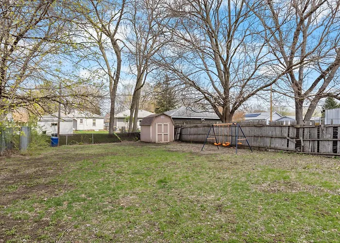 3 Bedroom Game House With Pool Table And Arcades *